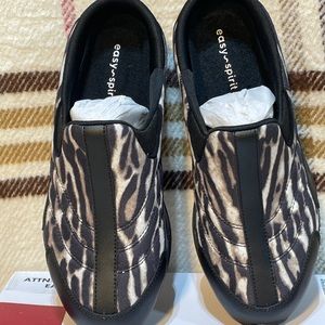 Easy Spirit Travel Time zebra  print sneakers, size 6